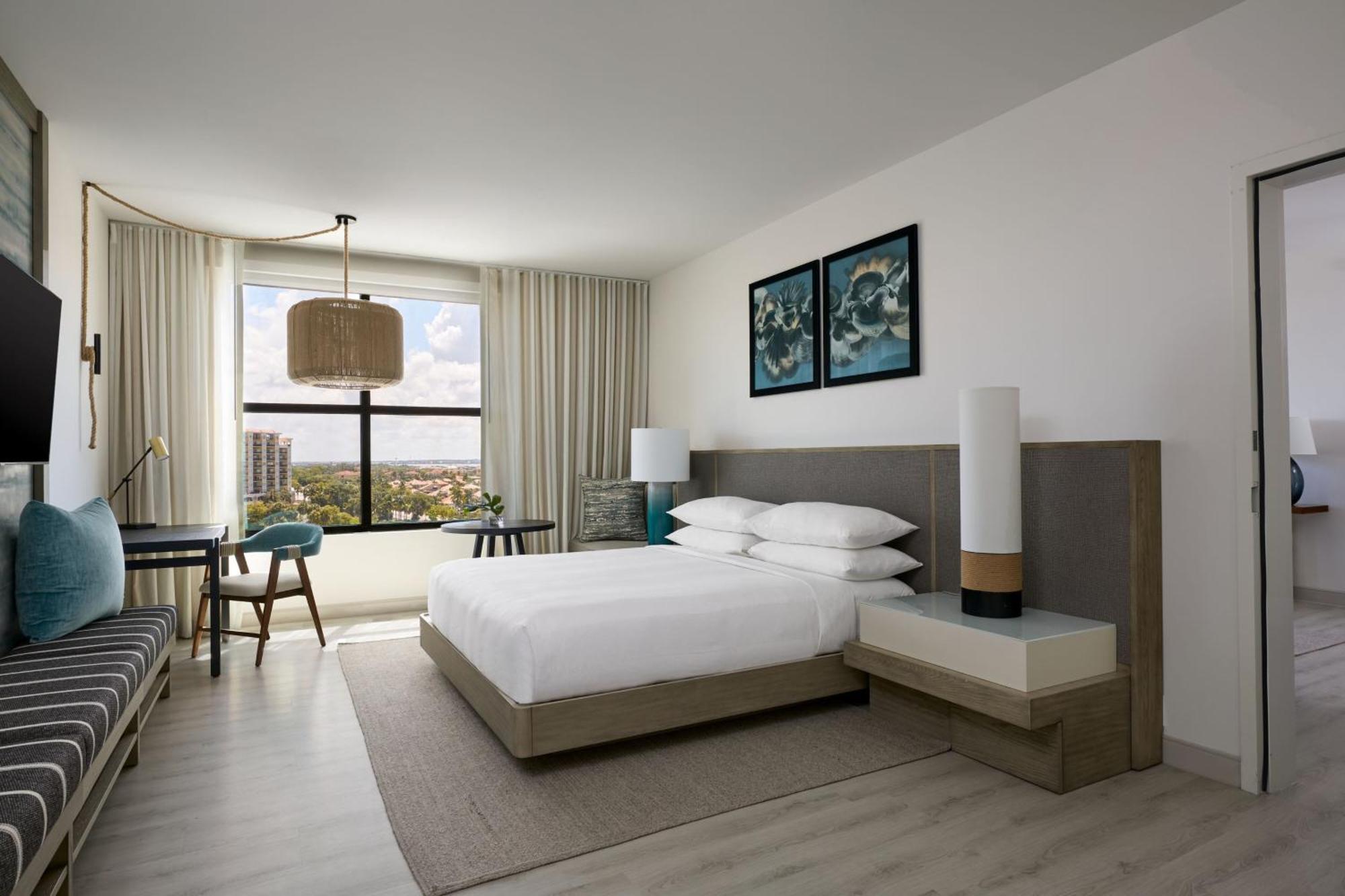 Marriott & Hotel